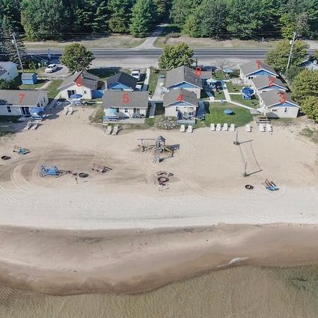 One Bedroom Cottage On The Beach Oscoda エクステリア 写真