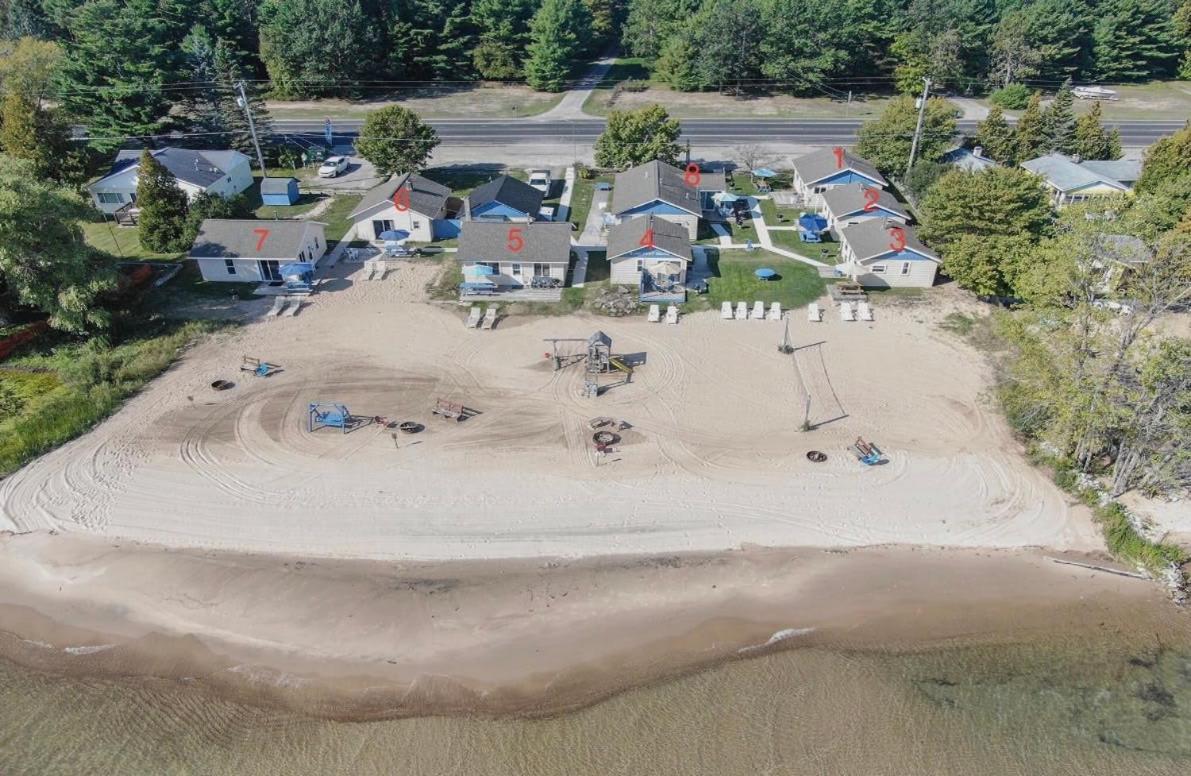 One Bedroom Cottage On The Beach Oscoda エクステリア 写真