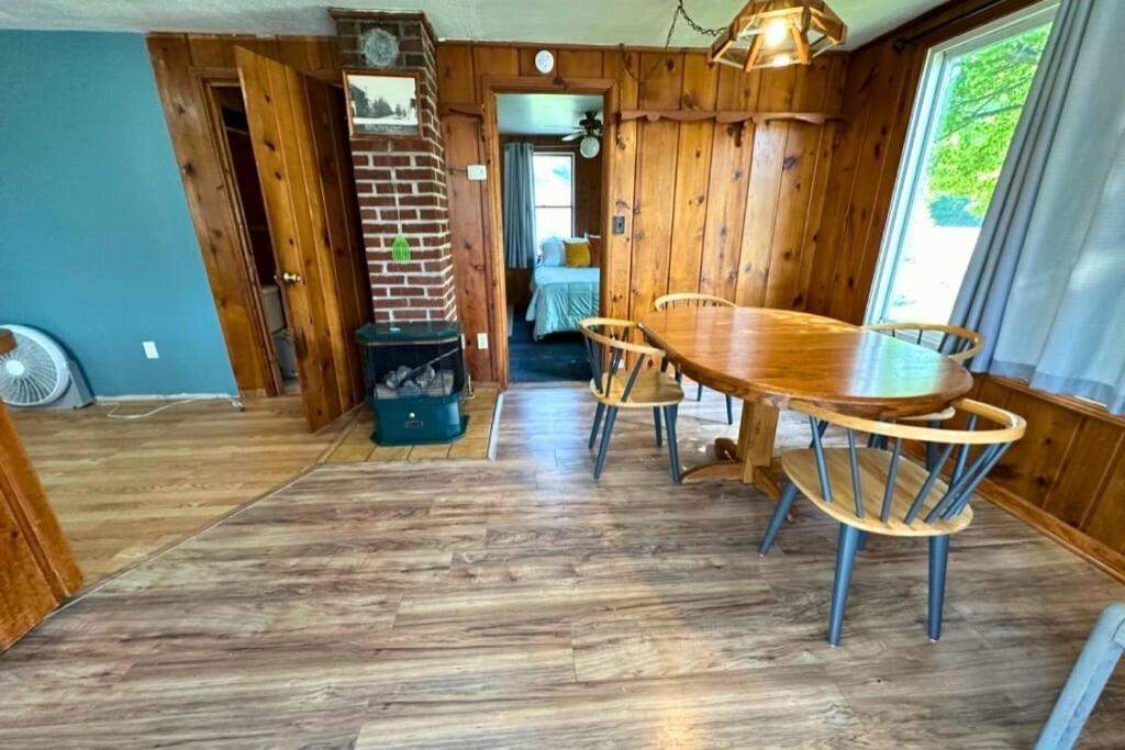 One Bedroom Cottage On The Beach Oscoda エクステリア 写真