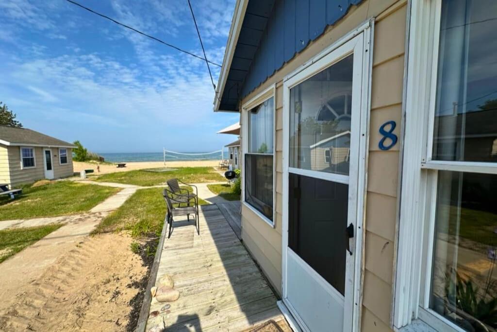 One Bedroom Cottage On The Beach Oscoda エクステリア 写真